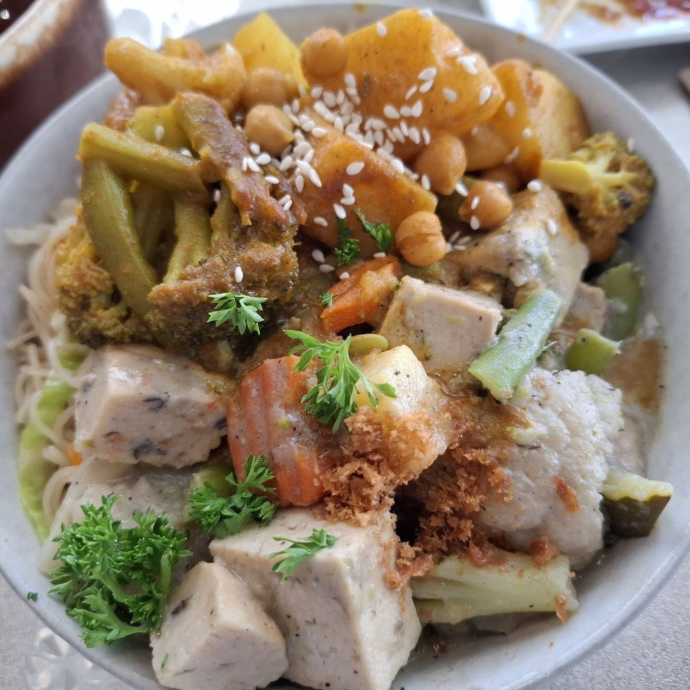 A made-to-order tofu and vegetable bowl